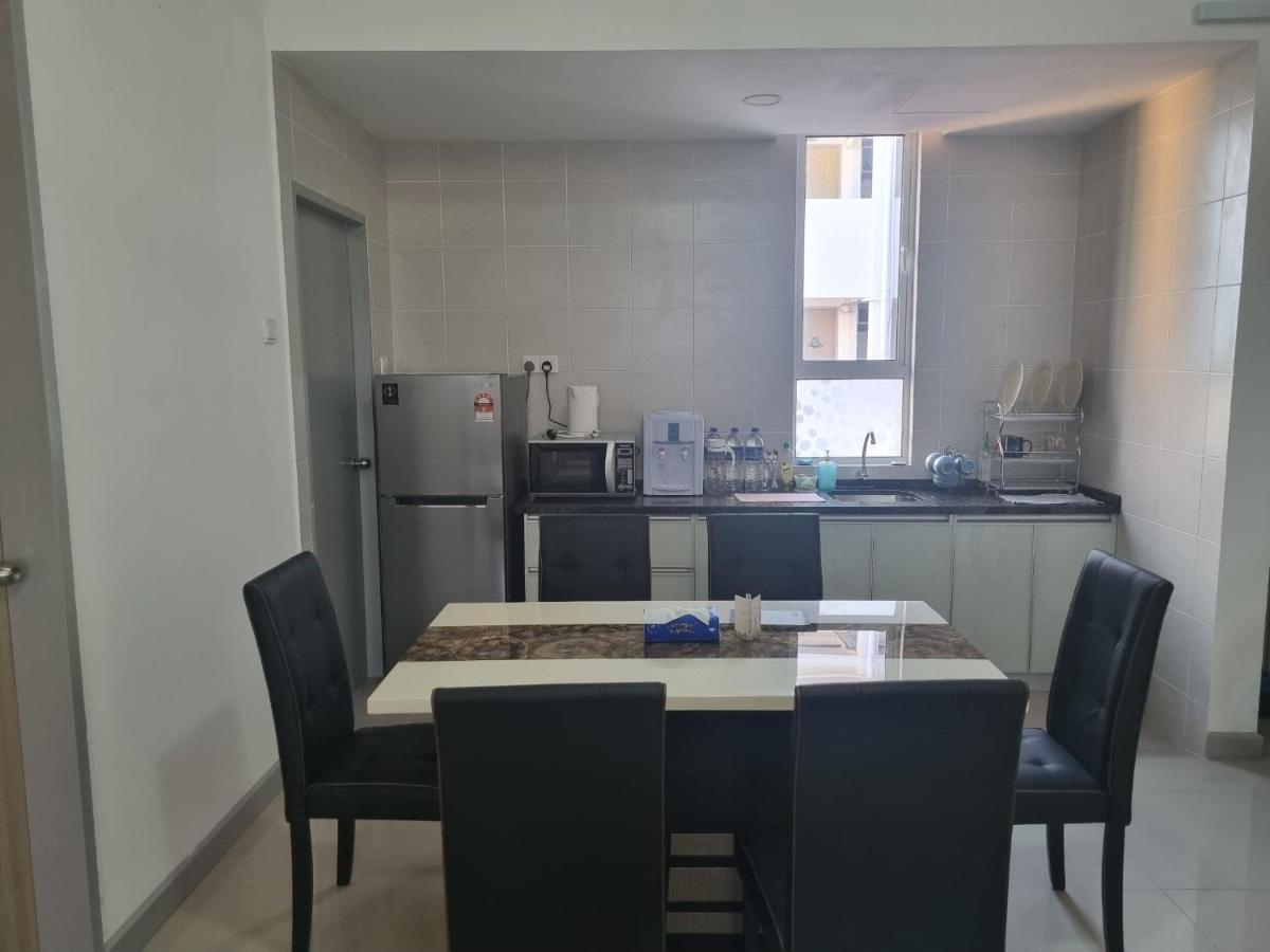 Seaside Haven Homestay Seaview Unit With Pool Opposite Ktcc & Mayang Mall - Pangsapuri Ladang Tanjung كُوالا تيرينغانو المظهر الخارجي الصورة